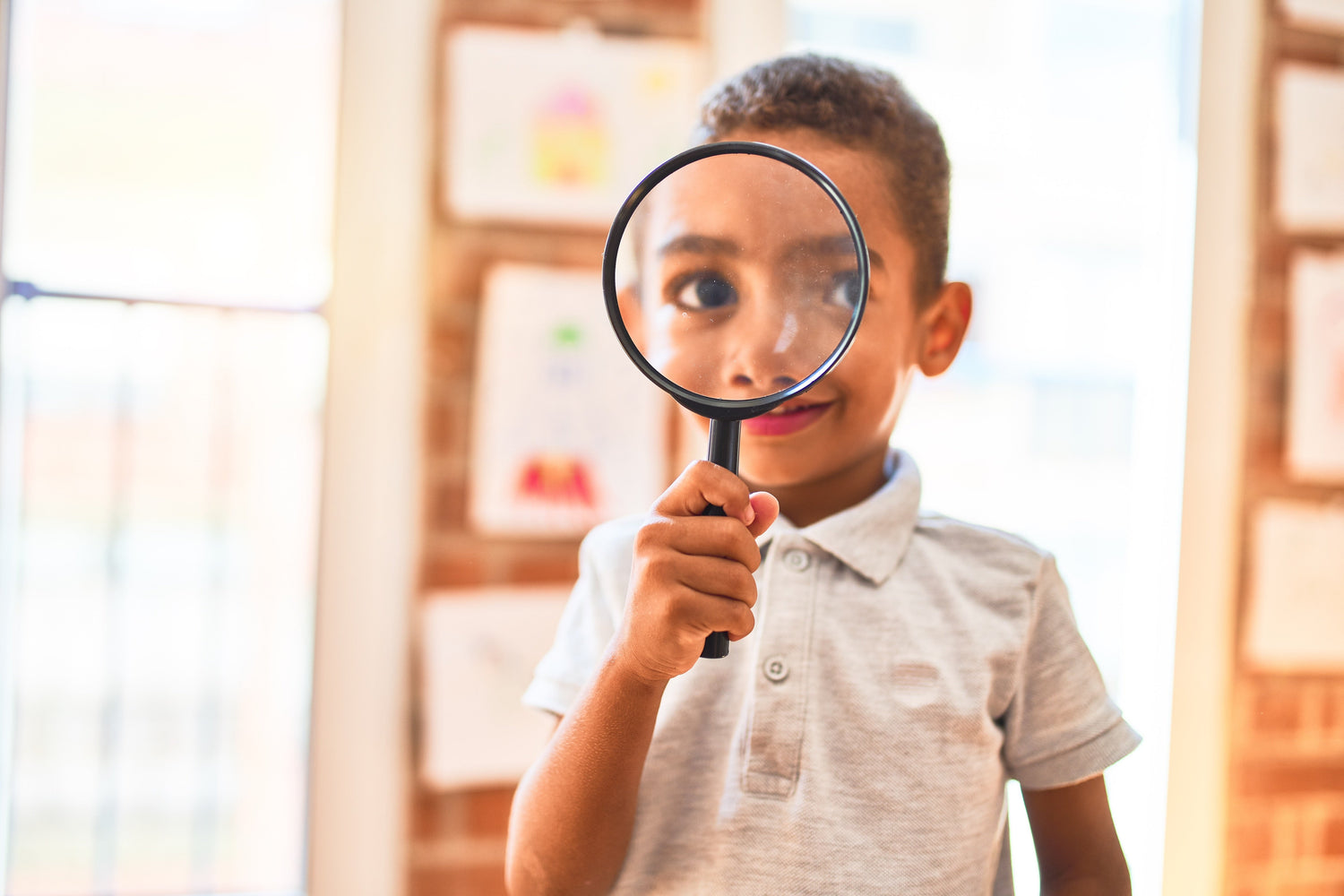 Curious child exploring with a magnifying glass, enhancing observation and discovery skills. Montessori-inspired learning activity promoting curiosity and critical thinking. Ideal for STEM education and hands-on exploration.